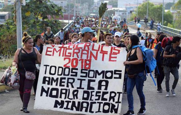 Trump arremete con furia contra caravana de migrantes que viaja a EEUU