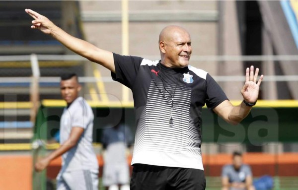 Wilmer Cruz: 'No están equivocados, somos los favoritos'