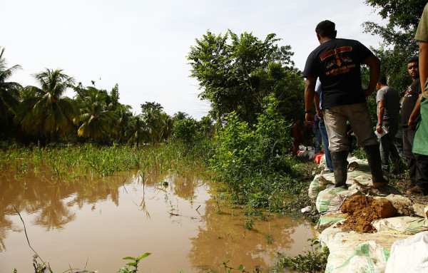 Se desborda el río Ulúa y pone en peligro a unas 3,000 familias en El Progreso