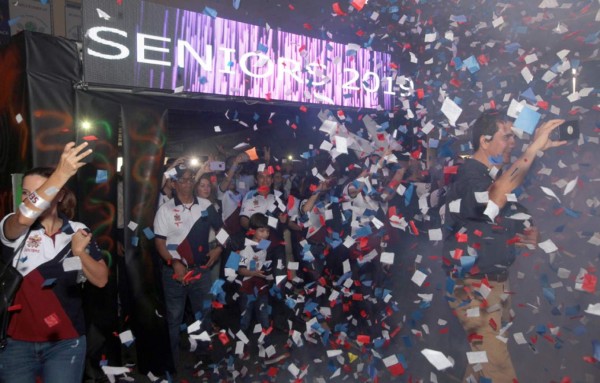 Algarabía por el último año escolar en la EIS