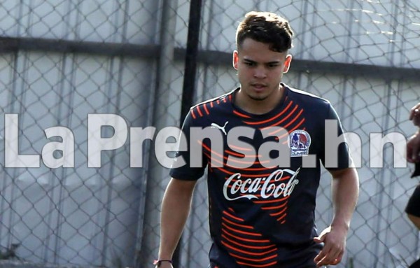 Hijo de exfutbolista Néstor Peralta se prueba en el Olimpia
