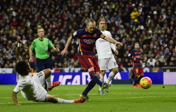 VIDE0: El golazo de Iniesta tras el pase de tacón de Neymar