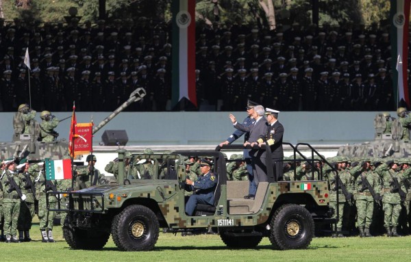 AMLO confía en que FF AA ayude a resolver inseguridad