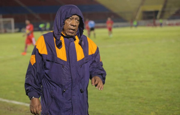 'Primitivo' Maradiaga deja el Vida y dirigirá a El Salvador