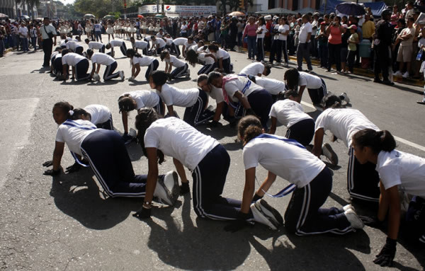 Colorida fiesta cívica en honor a Honduras