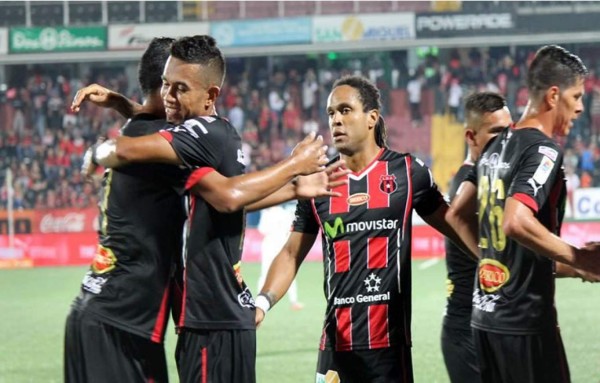 VIDEO: Carlos Discua firma un golazo en triunfo del Alajuelense
