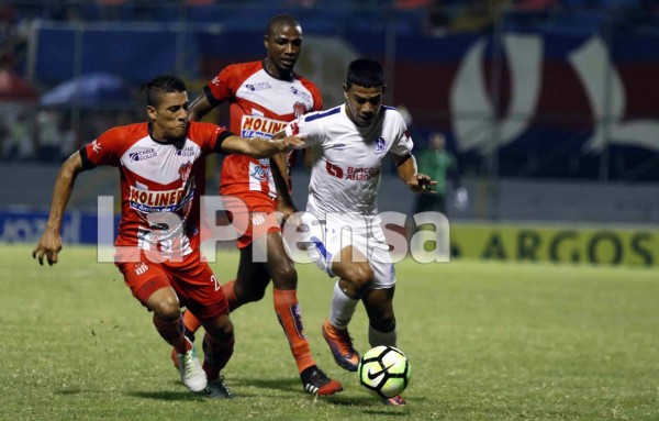 Olimpia empata con Vida y cede terreno en el liderato