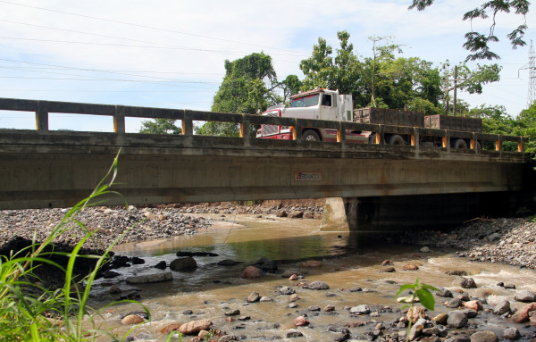 Hay más de 20 kilómetros de carretera destruida en Yojoa