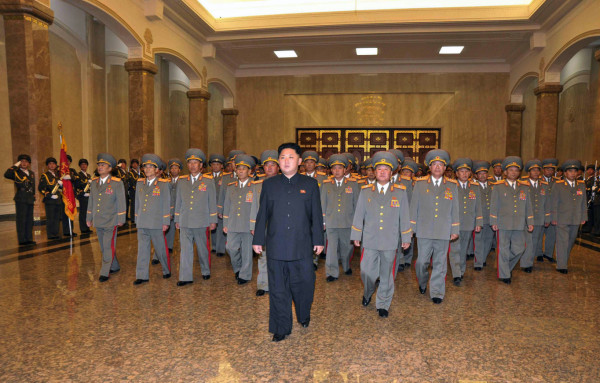 Navíos lanzamisiles en maniobra tripartita