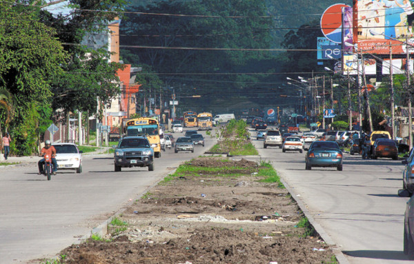 Hacen 3 retornos más en el bulevar para evitar atascos