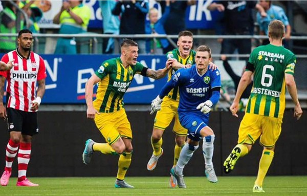 Portero anota golazo en el último minuto en Holanda