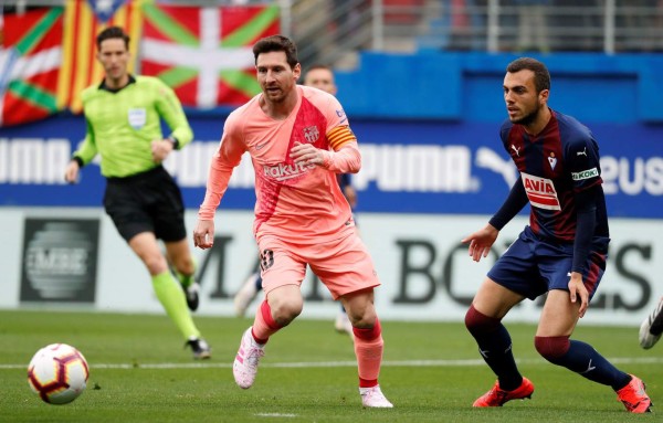 El campeón Barcelona cierra la temporada en la Liga con empate ante Eibar