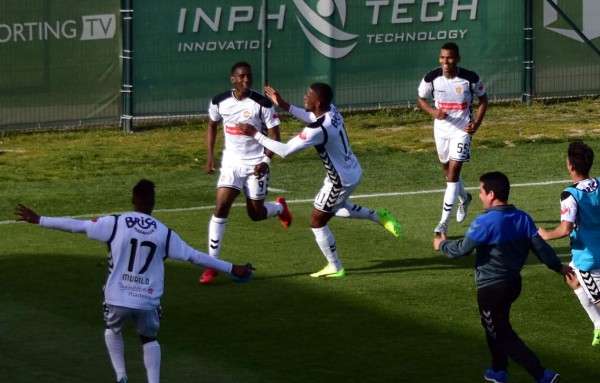 Bryan Róchez se destapa con doblete en Portugal y hace líder al Nacional