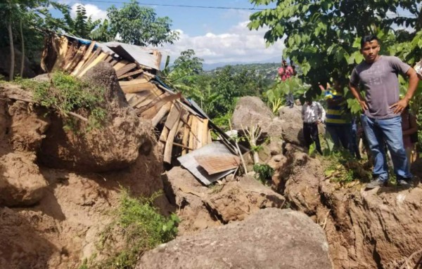 Familias que perdieron casas en Santa Bárbara recibirán ayuda del Gobierno&nbsp;&nbsp;