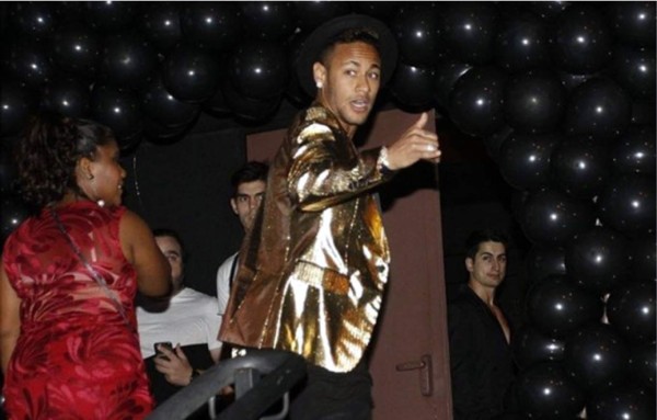Neymar se lo pasó a lo grande en la fiesta de cumpleaños de su hermana