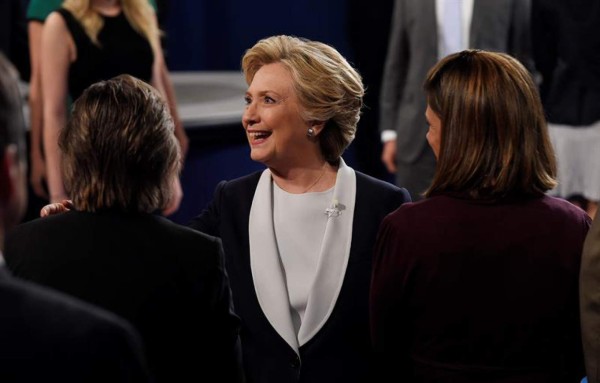 Revista Foreign Policy respalda candidatura de Clinton en EUA  