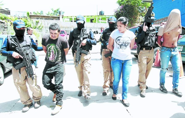 Agentes encubiertos apresan a extorsionadores en la capital de Honduras
