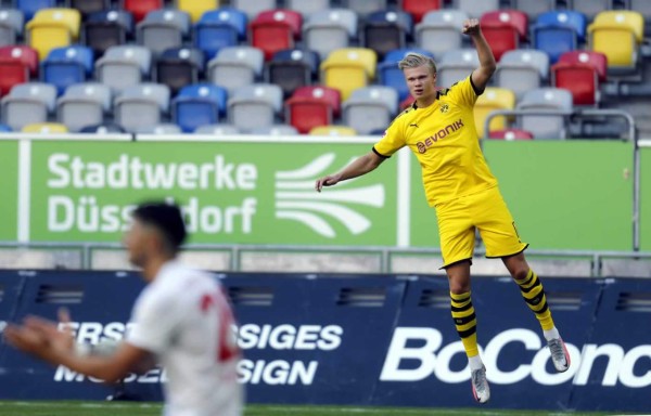 Haaland se pone el traje de héroe con Borussia Dortmund y aplaza el título del Bayern Múnich
