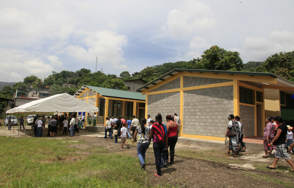 En marzo inicia reconstrucción de 400 escuelas de Cortés