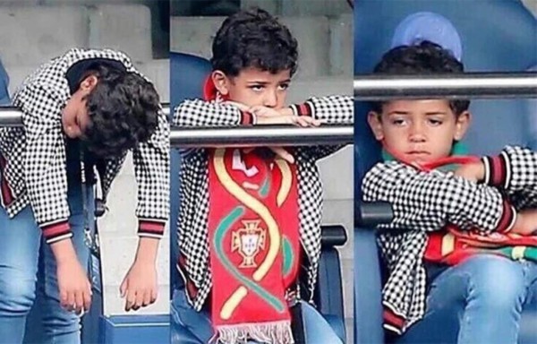 Hijo de Cristiano fue captado aburrido en pleno partido