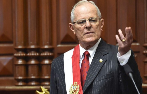 Kuczynski oficializa su renuncia a la presidencia de Perú
