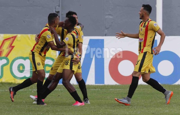 El Real España doblega al Olimpia y le quita el invicto