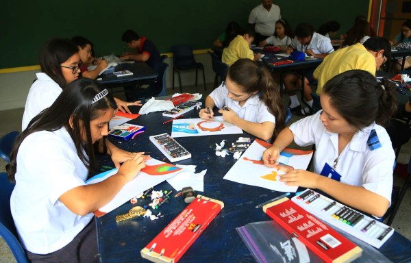Alumnos plasman su arte y talento en concurso de dibujo
