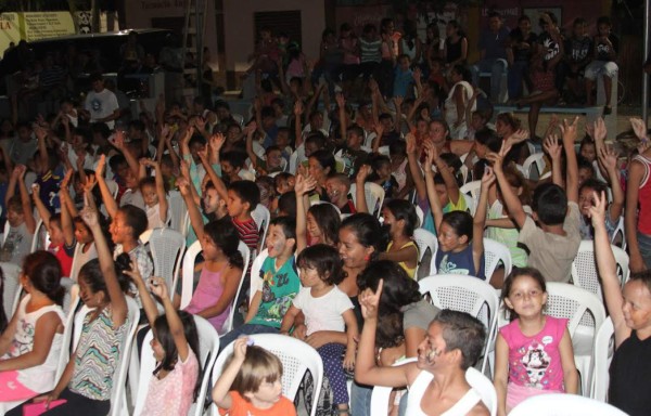 Cine-vía, una atracción en las zonas vulnerables sampedranas