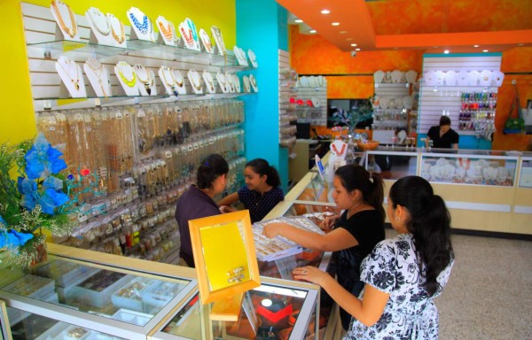 La mayoría de cierres de negocios en San Pedro Sula se da por no entregar la factura