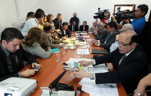 Presentan 42 denuncias en contra de aspirantes a la Corte