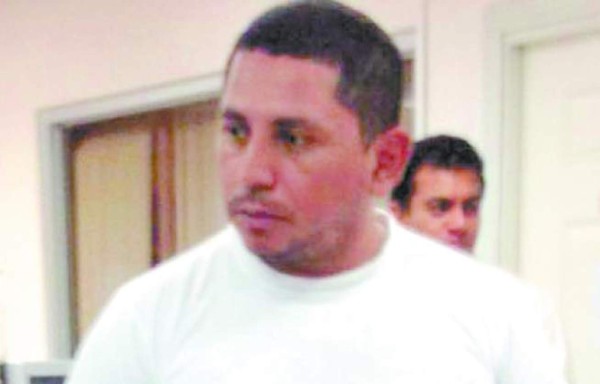 Audiencia para policía acusado por violador