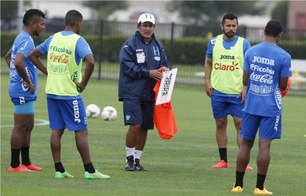 Pinto confía en la juventud del jugador catracho