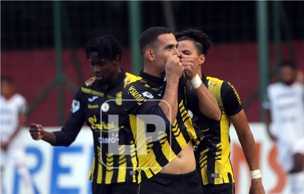 El mexicano Omar Rosas marcó el gol para darle los tres puntos al Real España contra el Marathón en el estadio Yankel Rosenthal. Foto Melvin Cubas
