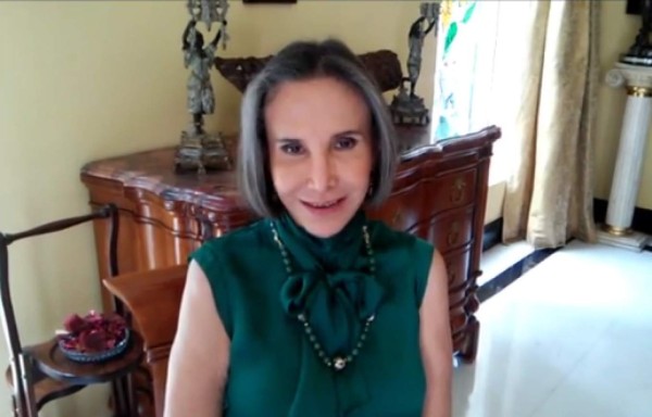 Doña Florinda estrena look y canal en Youtube