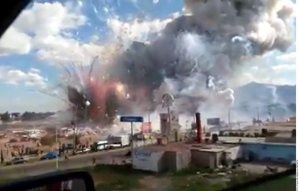 Explota fábrica de pirotecnia en México: 26 muertos