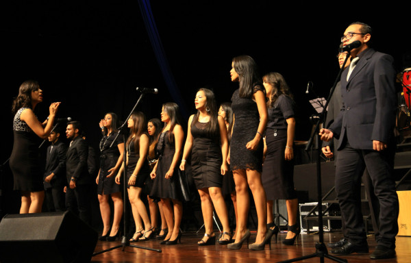 Velada de cuerdas y voces