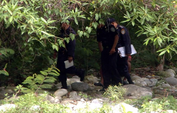 A orillas de un río encuentran muerto a un hombre en La Ceiba