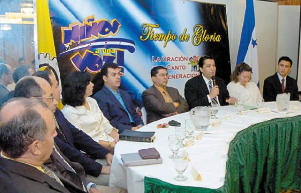 Niños a una voz, tiempo de gloria, canto y oración