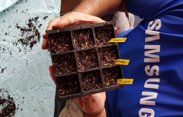 Voluntarios buscan reducir la brecha tecnológica en la región