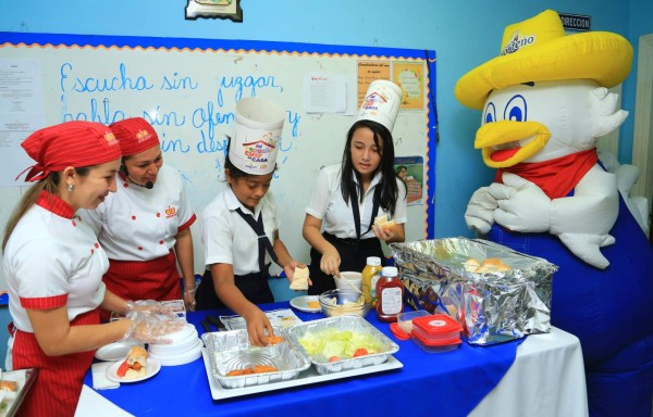 Escolares disfrutan con los cuentos de 'Aventuras en Honduras”