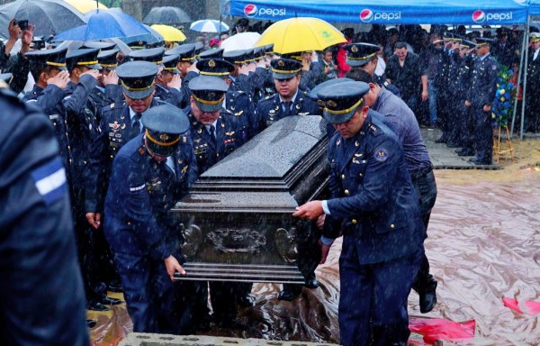 Con honores dicen adiós al capitán de la Fuerza Antiextorsión