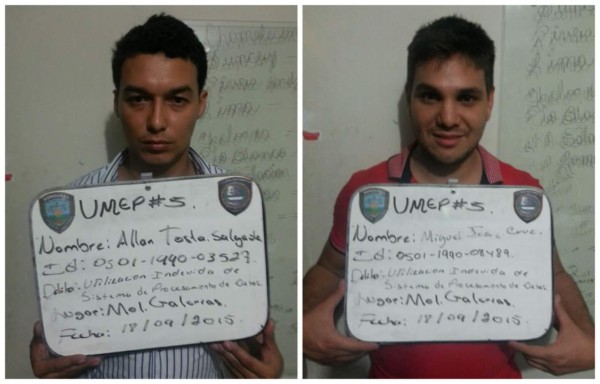 En un centro comercial detienen a dos supuestos clonadores de tarjetas