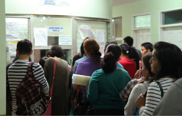 Padres denuncian a docentes por ineficiencia