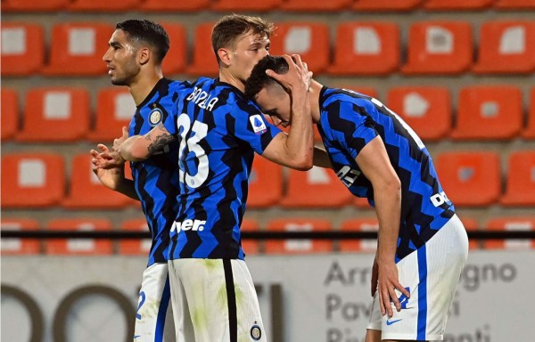 El Inter de Milán sacó un empate en su visita al Spezia en la Serie A. Foto AFP