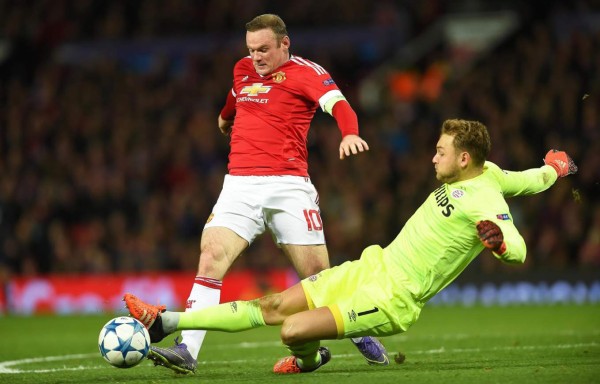 Manchester United no pudo con PSV y complica su pase