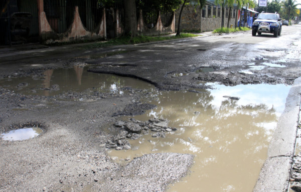 Patronatos piden a Calidonio priorizar la pavimentación