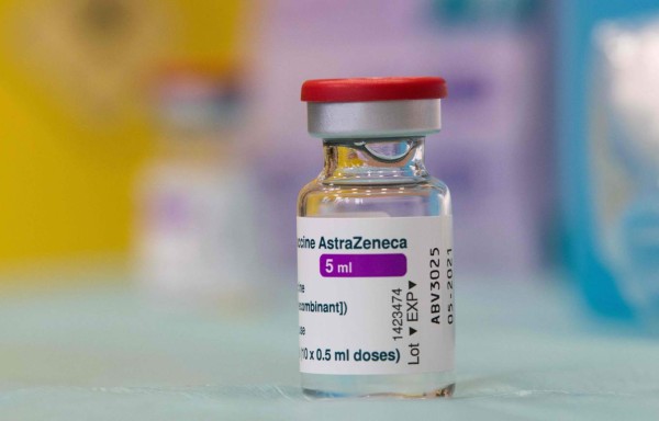 Vacuna de AstraZeneca es menos efectiva frente a variantes del covid 19