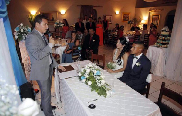 Futbolista Bryan Acosta contrae matrimonio en La Ceiba