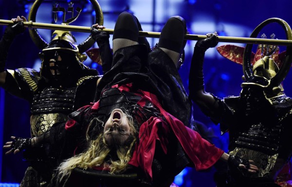 Madonna 'azota' a Rita Ora en Berlín  