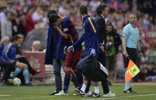 Luis Suárez se lesiona y sale entre lágrimas en la final de Copa del Rey